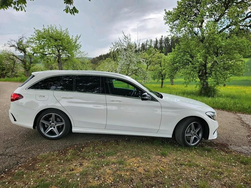 Weiß Gebraucht 2018 Mercedes C250 Kombi | 18.500 € (Etwas zu teuer) - Bild 1/4