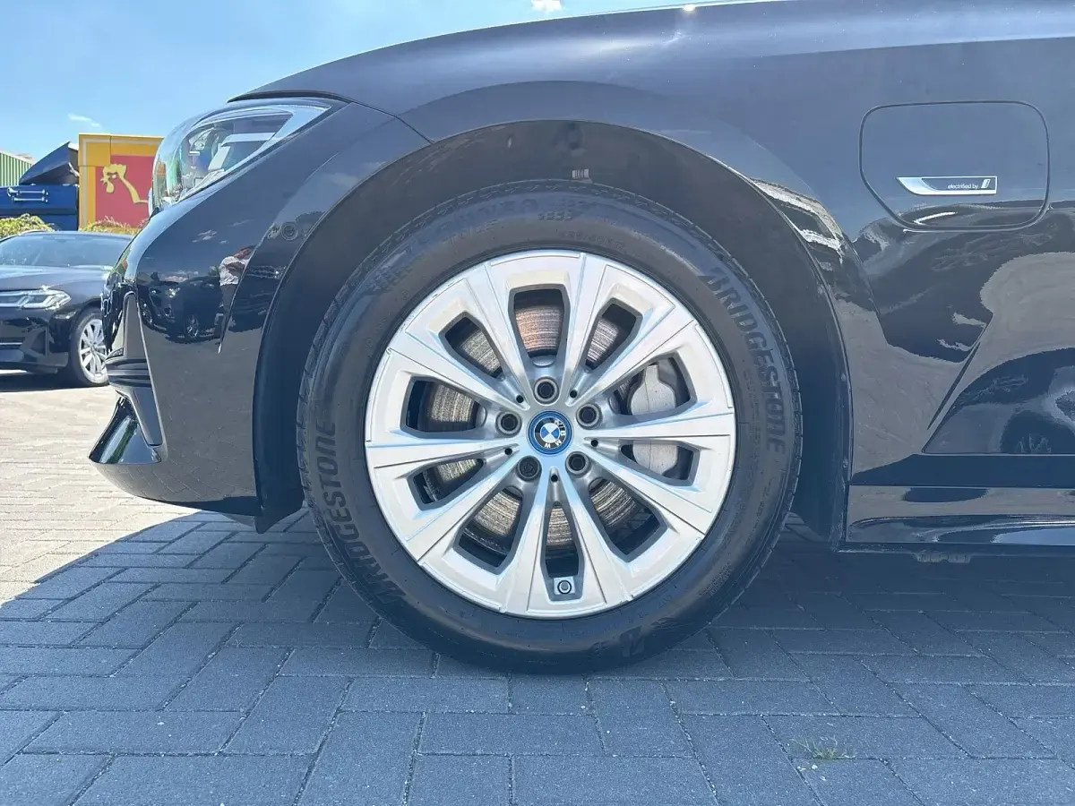 Gebraucht BMW 330 Advantage 293 PS (215 kW) 2022 Schwarz Kombi