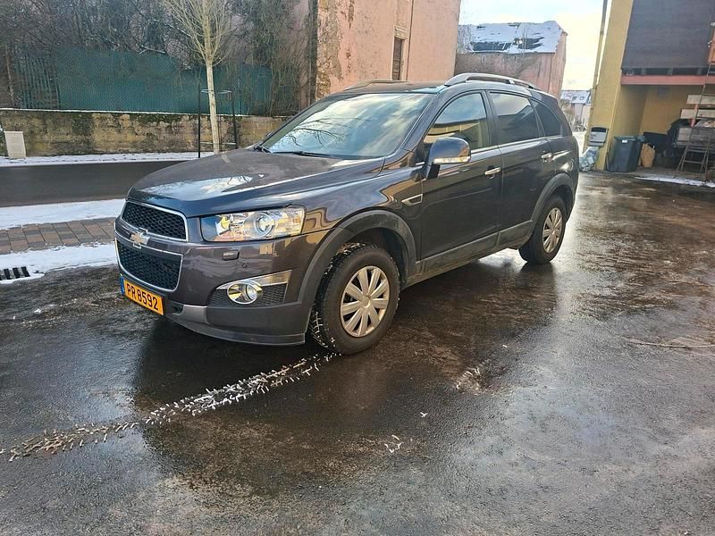 Grau Gebraucht 2013 Chevrolet Captiva SUV | 6.250 € (Guter Preis) - Bild 1/4