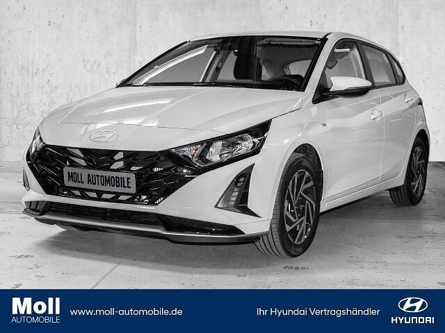 Weiß Gebraucht 2024 Hyundai i20 Trend Limousine | 19.980 € (Fairer Preis) - Bild 1/2