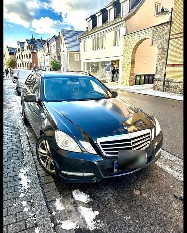 Gebraucht Mercedes E250 204 PS (150 kW) 2010 Schwarz Kombi