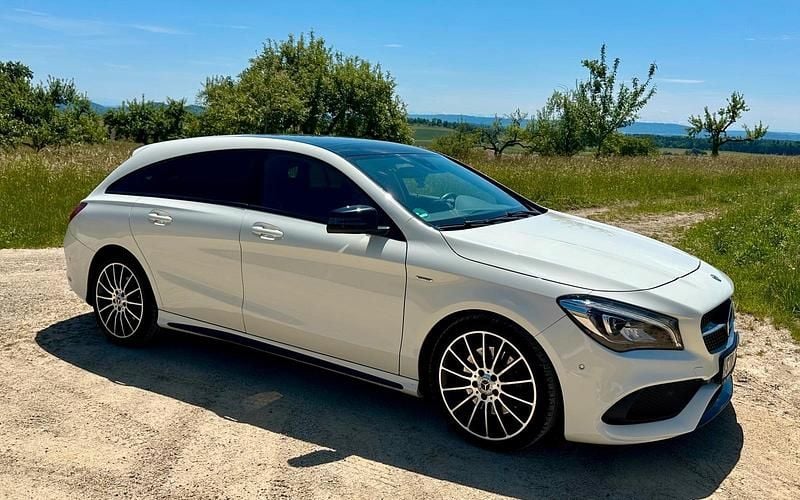 Weiß Gebraucht 2017 Mercedes CLA220 Shooting Brake AMG line Kombi | 18.590 € (Fairer Preis) - Bild 1/4