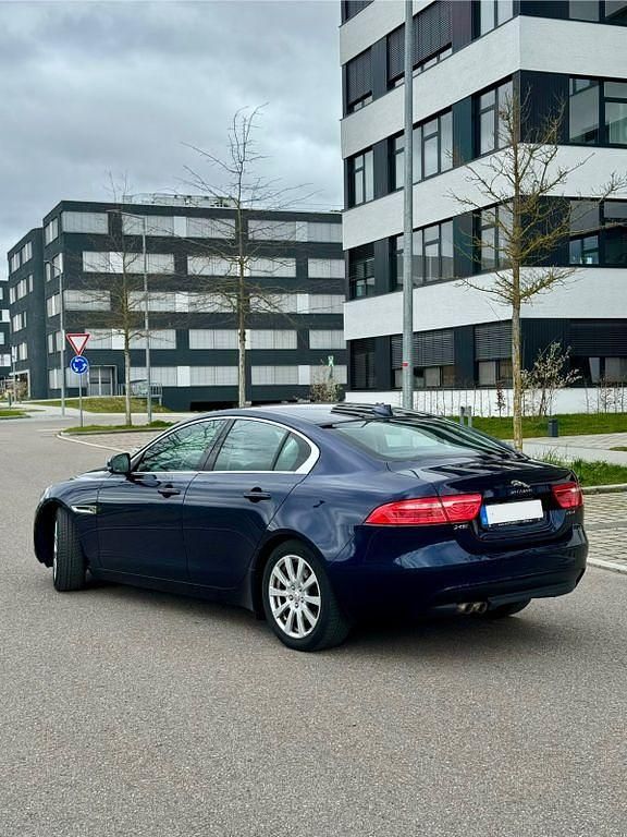 Gebraucht Jaguar XE 179 PS (131 kW) 2016 Blau Limousine