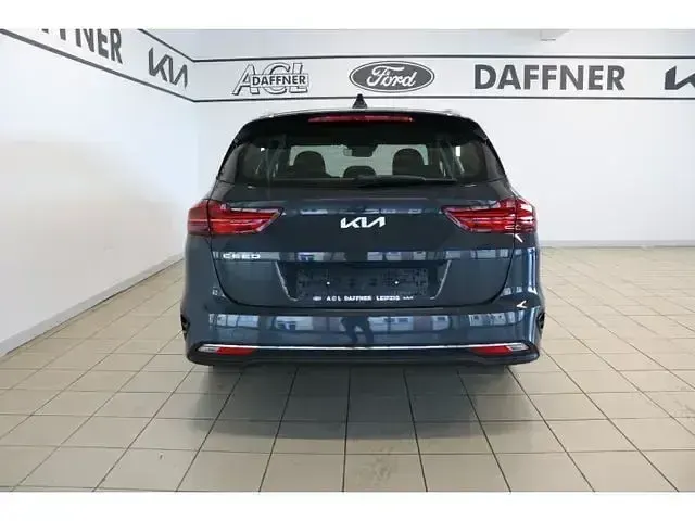 Neu Kia Ceed Sportswagon Vision 101 PS (74 kW) 2025 (h8g) dark penta metal m Kombi