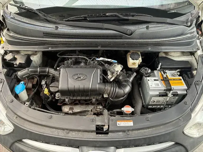 Gebraucht Hyundai i10 69 PS (50 kW) 2012 Weiß Kleinwagen