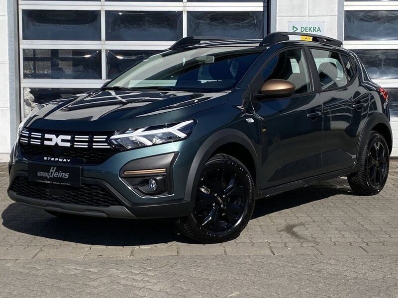 Grün Gebraucht 2024 Dacia Sandero Extreme Kleinwagen | 17.950 € (Fairer Preis) - Bild 1/4