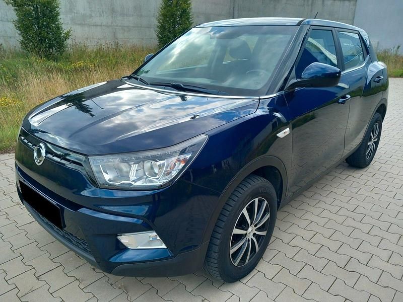 Gebraucht SsangYong Tivoli 116 PS (85 kW) 2015 Blau SUV
