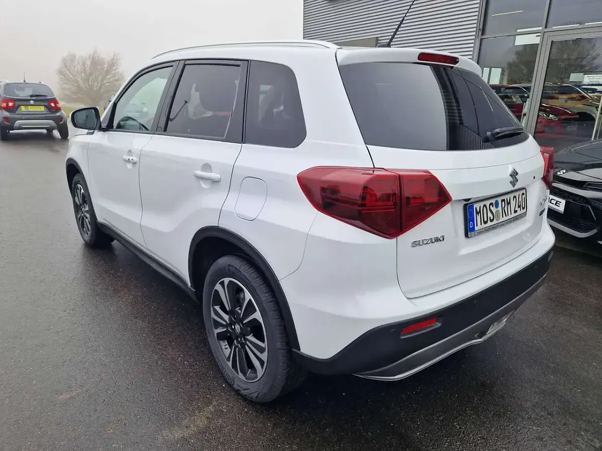 Gebraucht Suzuki Vitara Comfort 116 PS (85 kW) 2023 Cool white pearl SUV