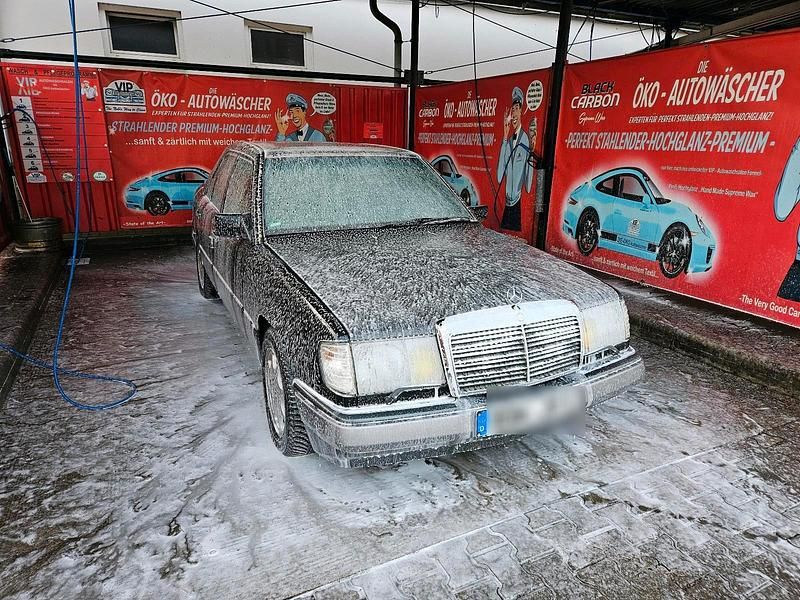 Gebraucht Mercedes E220 AMG 150 PS (110 kW) 1993 Grau Limousine