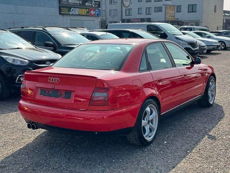 Gebraucht Audi A4 Comfort 125 PS (91 kW) 1996 Rot Limousine