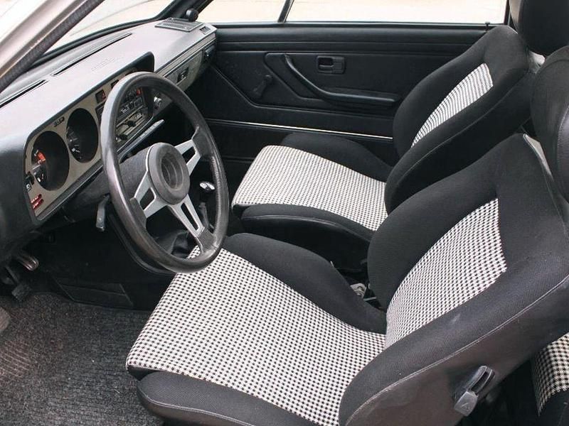 Silber Gebraucht 1977 VW Scirocco GTI Coupé | 3.499 € - Bild 1/4