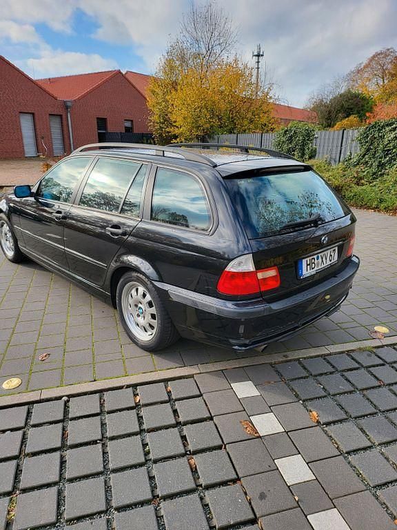 Schwarz Gebraucht 2005 BMW 318 Kombi | 3.499 € (Fairer Preis) - Bild 1/4