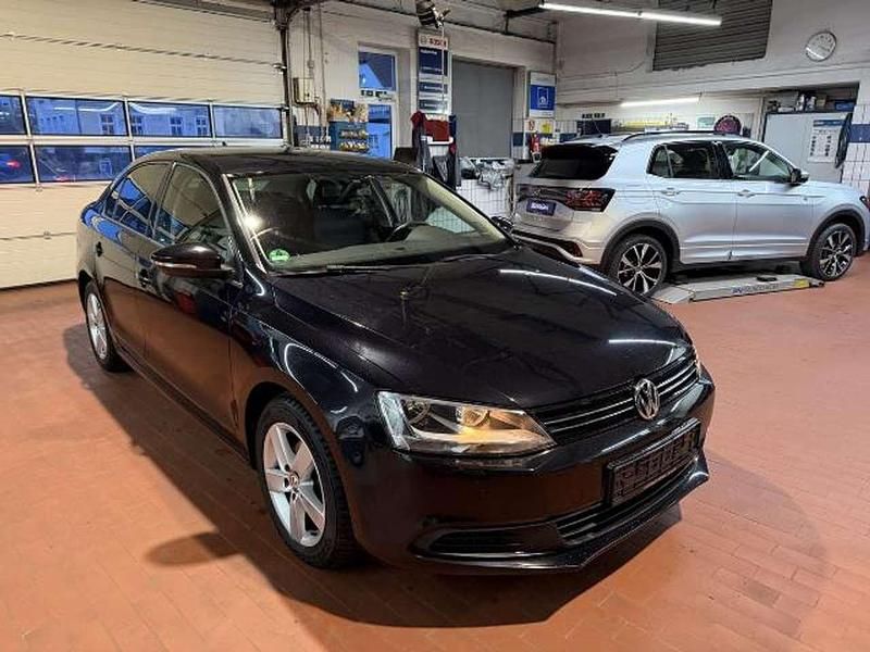 Schwarz Gebraucht 2014 VW Jetta Comfortline Limousine | 5.990 € (Guter Preis) - Bild 1/4