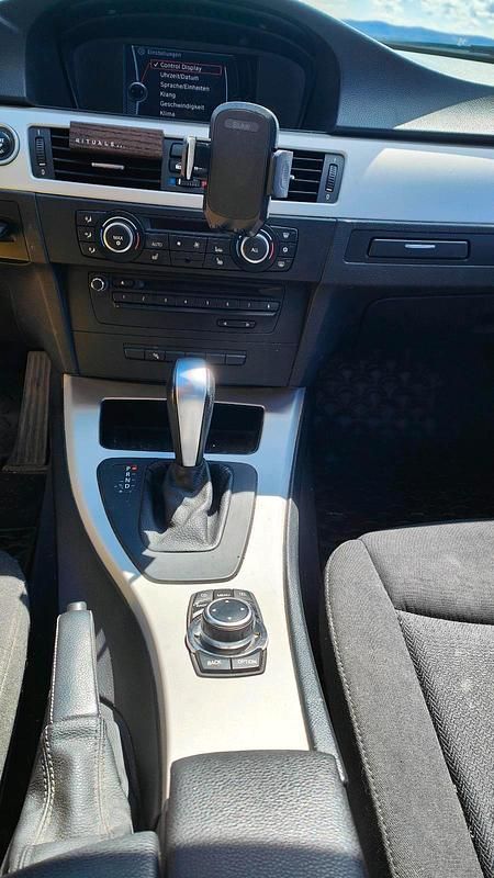 Gebraucht BMW 320 184 PS (135 kW) 2011 Silber Kombi