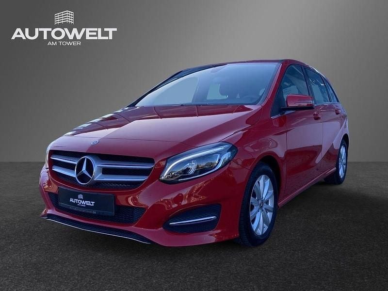 Gebraucht Mercedes B200 156 PS (114 kW) 2017 Rot Van / Kleinbus