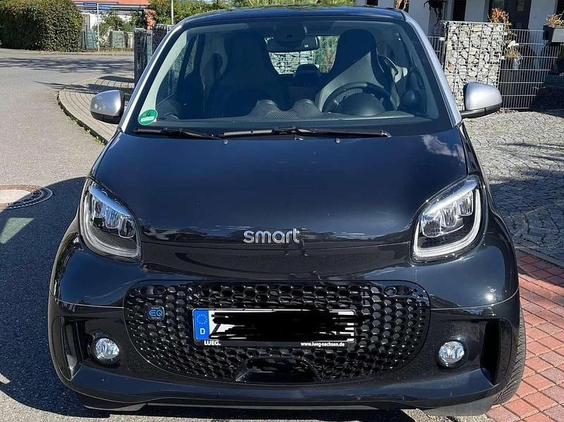 Schwarz Gebraucht 2023 Smart ForTwo Electric Drive Passion Limousine | 13.995 € (Fairer Preis) - Bild 1/4