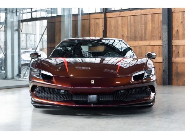 Gebraucht Ferrari 296 829 PS (609 kW) 2024 Rot Coupé