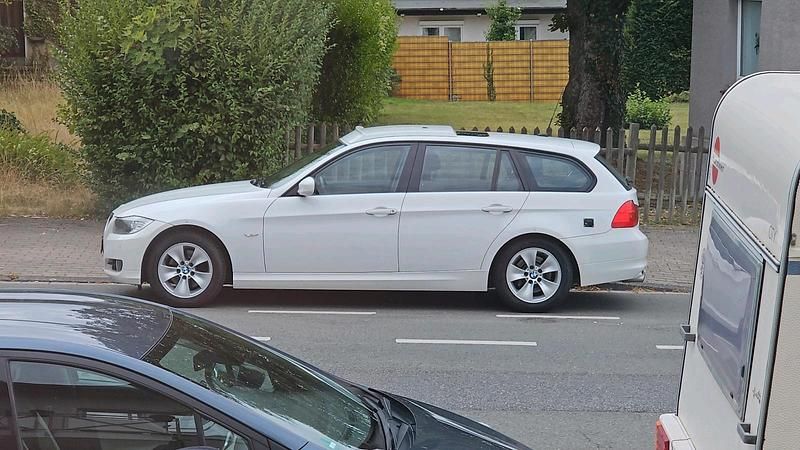 Gebraucht BMW 320 177 PS (130 kW) 2010 Weiß Kombi