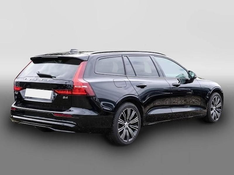 Gebraucht Volvo V60 Plus 197 PS (144 kW) 2025 Schwarz Kombi