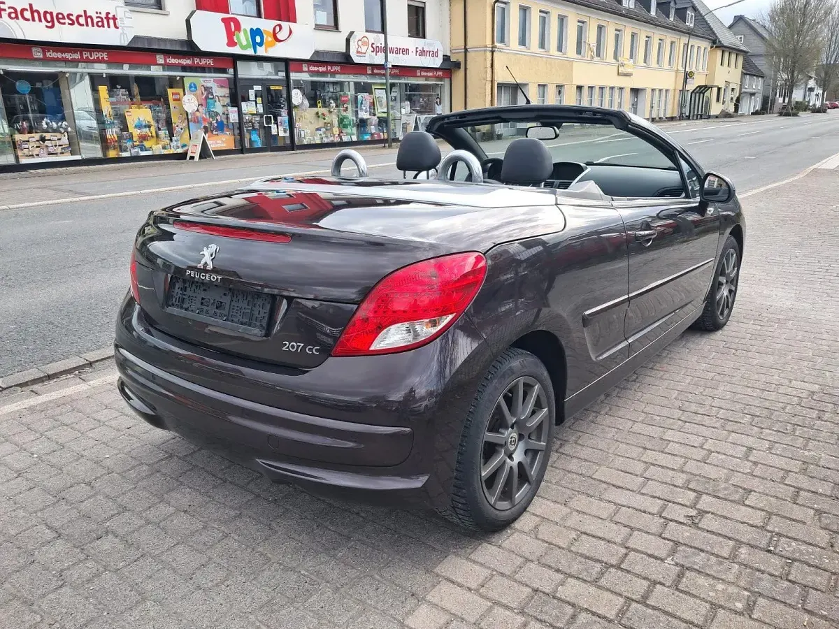 Gebraucht Peugeot 207 CC 112 PS (82 kW) 2014 Braun Cabrio