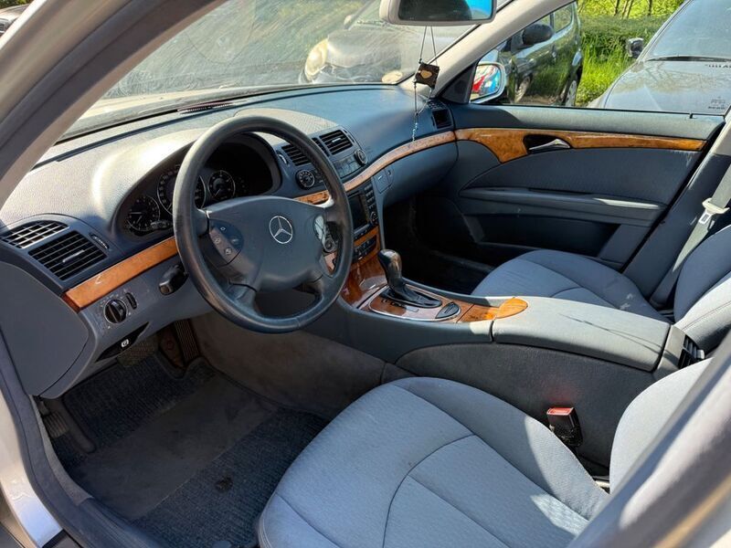 Gebraucht Mercedes E220 150 PS (110 kW) 2006 Silber Limousine