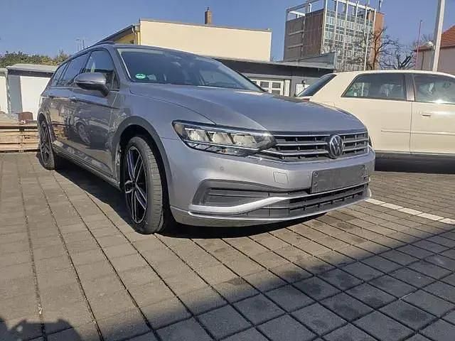 Second-hand VW Passat Basis 150 CP (110 kW) 2020 Argintiu Break