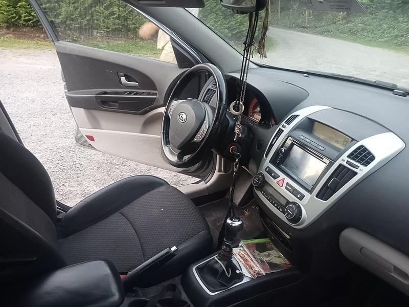 Gebraucht 2007 Kia Ceed Kleinwagen | 2.450 € - Bild 1/2
