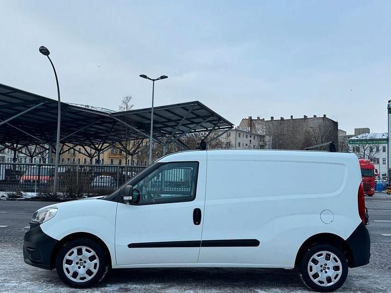 Gebraucht Fiat Doblò 95 PS (69 kW) 2018 Weiß Van / Kleinbus