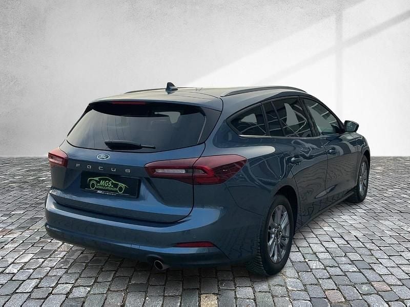 Gebraucht Ford Focus Titanium 125 PS (91 kW) 2024 Chrome blue metallic Limousine