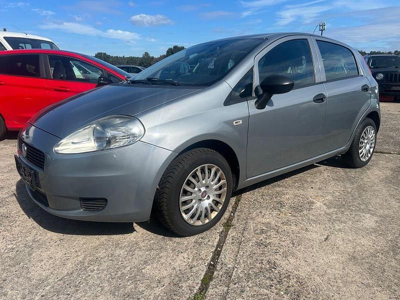 Grau Gebraucht 2012 Fiat Grande Punto Kleinwagen | 3.499 € (Fairer Preis) - Bild 1/4