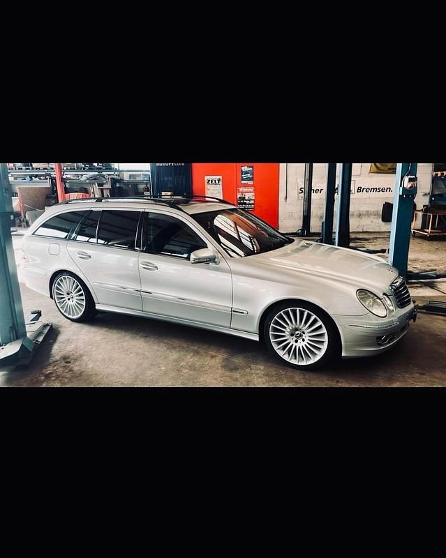 Silber Gebraucht 2008 Mercedes E320 Kombi | 5.500 € (Fairer Preis) - Bild 1/4