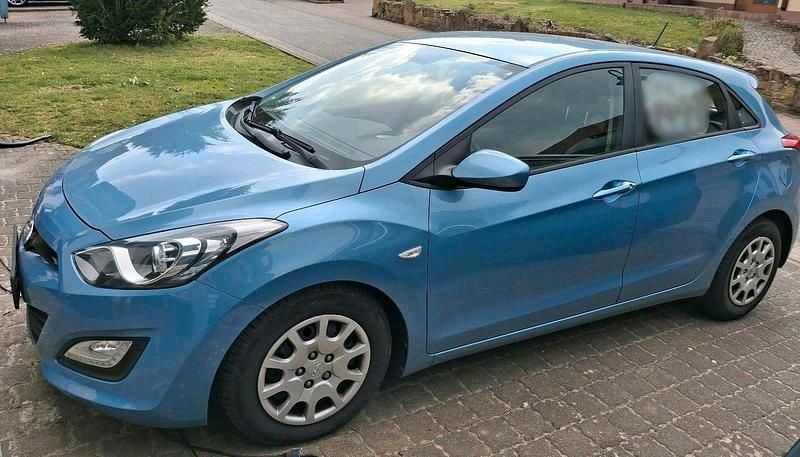 Gebraucht Hyundai i30 Advantage 99 PS (72 kW) 2014 Blau Limousine