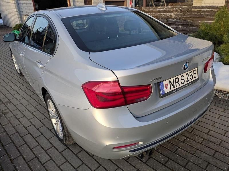 Gebraucht BMW 330 Luxury Line 252 PS (185 kW) 2018 Silber Limousine