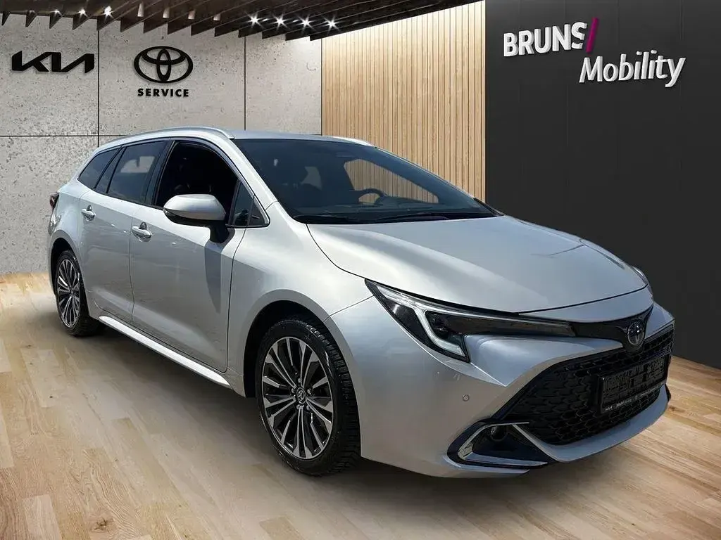 Gebraucht Toyota Corolla Team 140 PS (102 kW) 2025 Silber Kombi