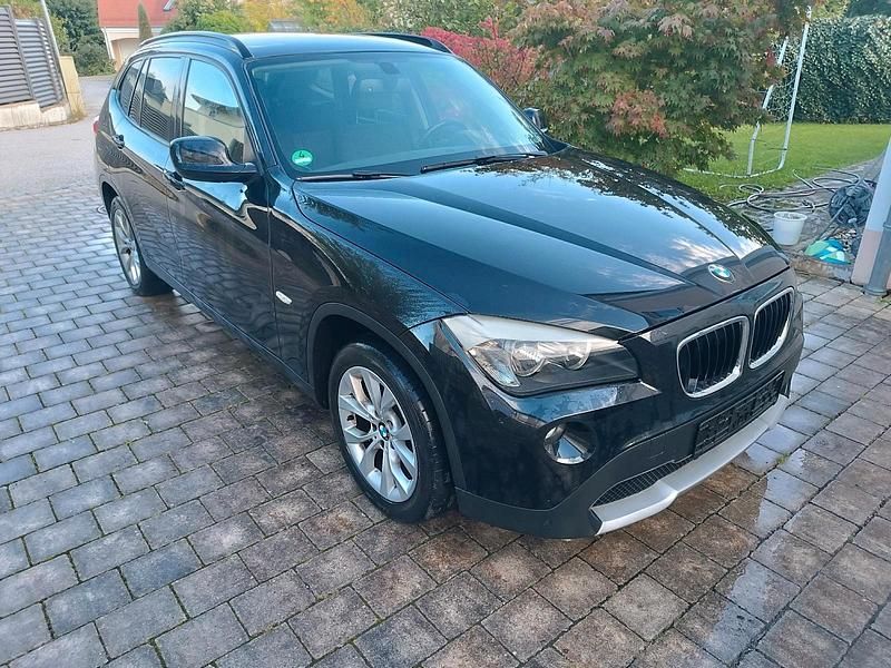 Schwarz Gebraucht 2011 BMW X1 SUV | 6.650 € - Bild 1/4