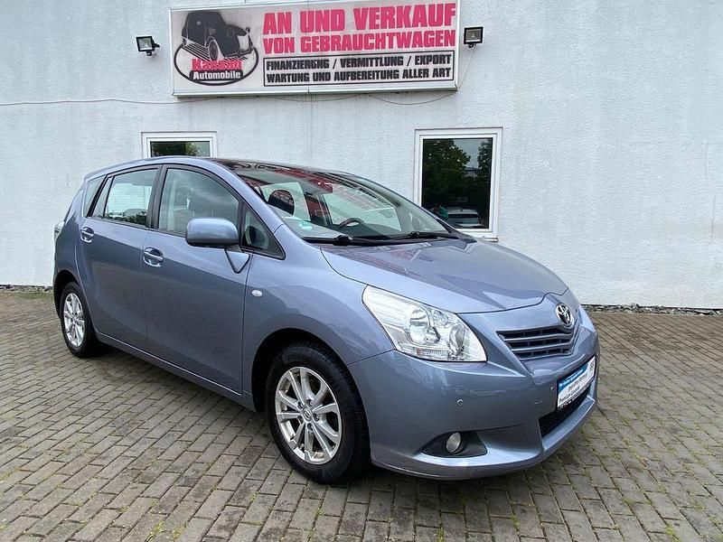 Gebraucht Toyota Verso Edition 132 PS (97 kW) 2011 Blau Van / Kleinbus