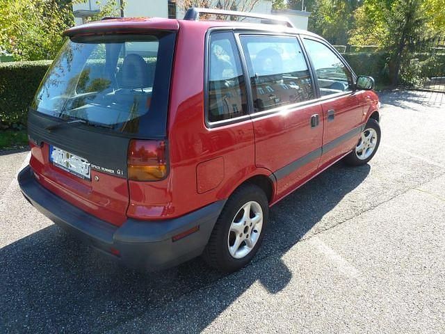Gebraucht Mitsubishi Space Runner 122 PS (89 kW) 1996 Rot Van / Kleinbus