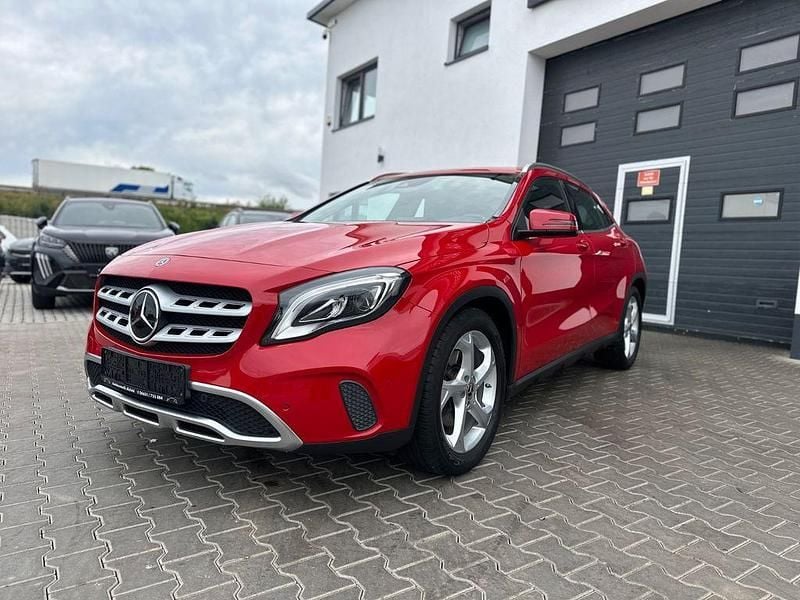 Rot Gebraucht 2018 Mercedes GLA250 SUV | 18.950 € (Guter Preis) - Bild 1/4