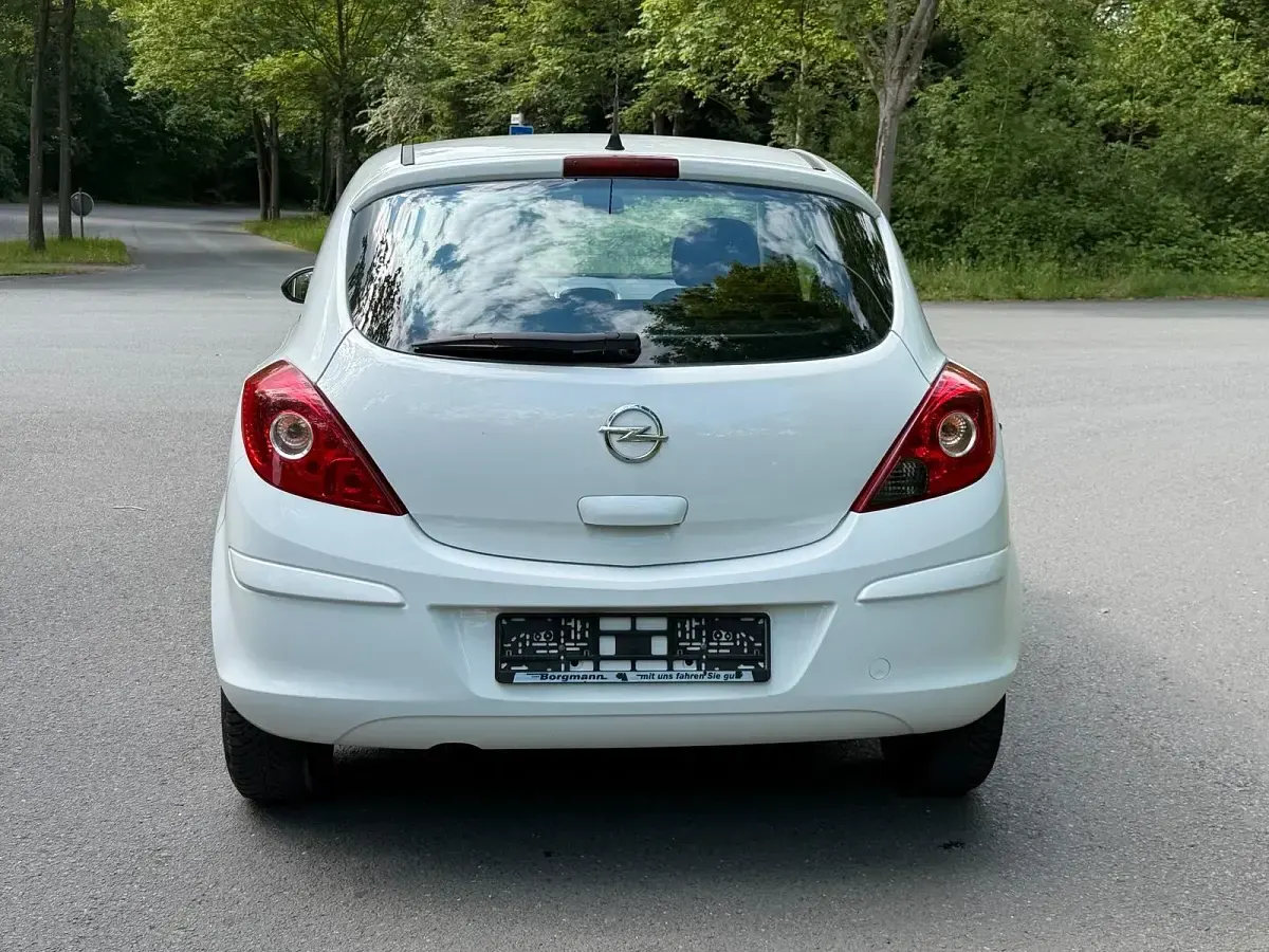 Gebraucht Opel Corsa 69 PS (50 kW) 2014 Weiß Kleinwagen