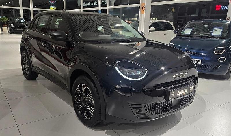 Neu Fiat 600 101 PS (74 kW) 2025 Schwarz SUV