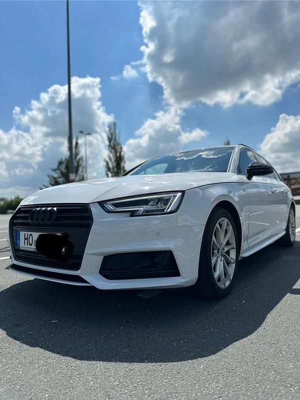 Weiß Gebraucht 2017 Audi A4 S-Line Kombi | 21.500 € (Teuer) - Bild 1/4