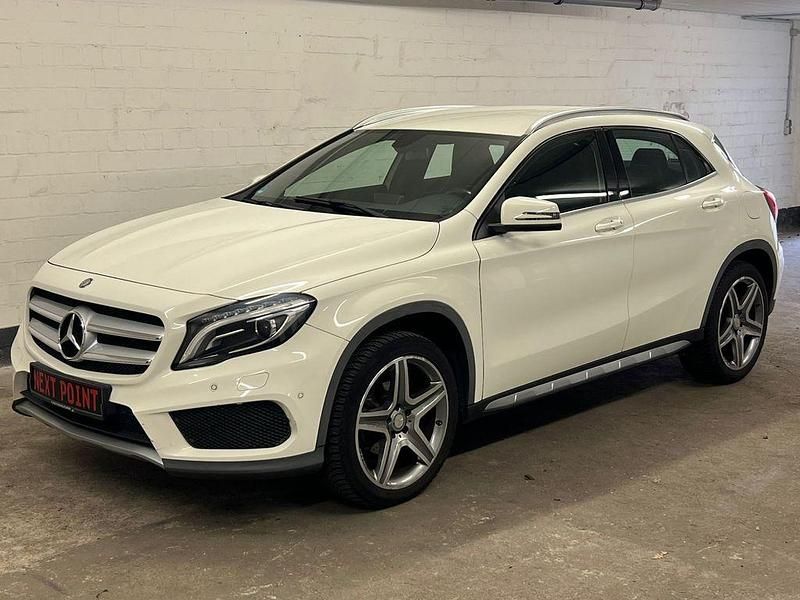 Weiß Gebraucht 2015 Mercedes GLA200 StreetStyle SUV | 16.400 € (Fairer Preis) - Bild 1/4