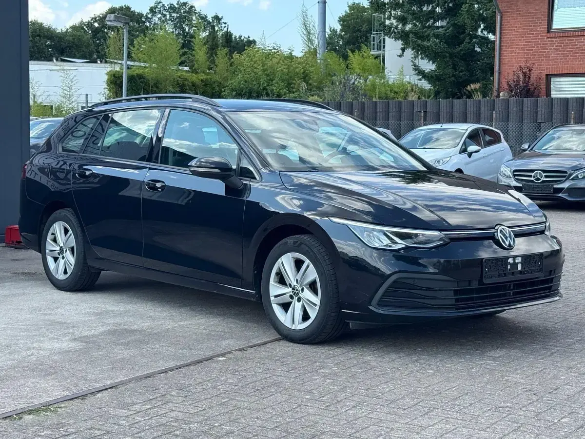 Gebraucht VW Golf VIII Life 116 PS (85 kW) 2022 Schwarz Kombi
