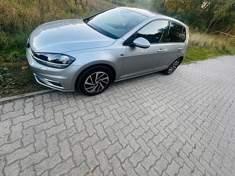 Silber Gebraucht 2019 VW Golf VII Comfortline Kleinwagen | 13.800 € (Guter Preis) - Bild 1/4