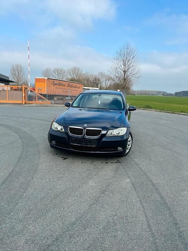 Gebraucht BMW 320 170 PS (125 kW) 2008 Blau Limousine