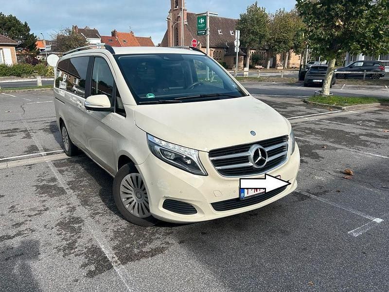 Grau Gebraucht 2016 Mercedes V250 Avantgarde Edition Van / Kleinbus | 30.100 € (Superpreis) - Bild 1/4