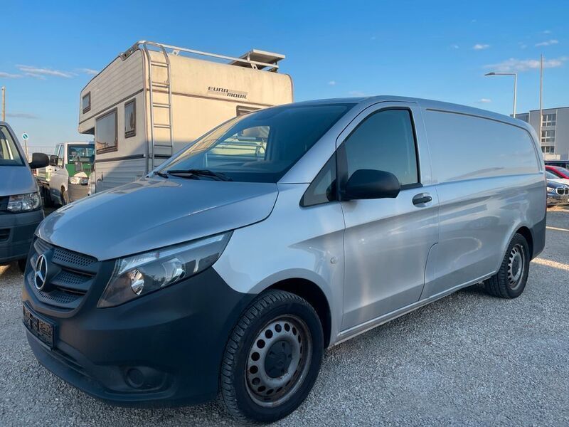 Silber Gebraucht 2015 Mercedes Vito Van / Kleinbus | 12.200 € (Guter Preis) - Bild 1/4