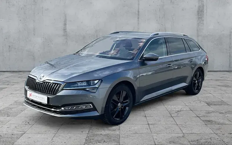 Gebraucht Skoda Superb Style 200 PS (147 kW) 2023 Grau Kombi