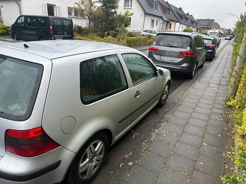 Usata VW Golf IV 105 CV (77 kW) 2002 Argento Berlina