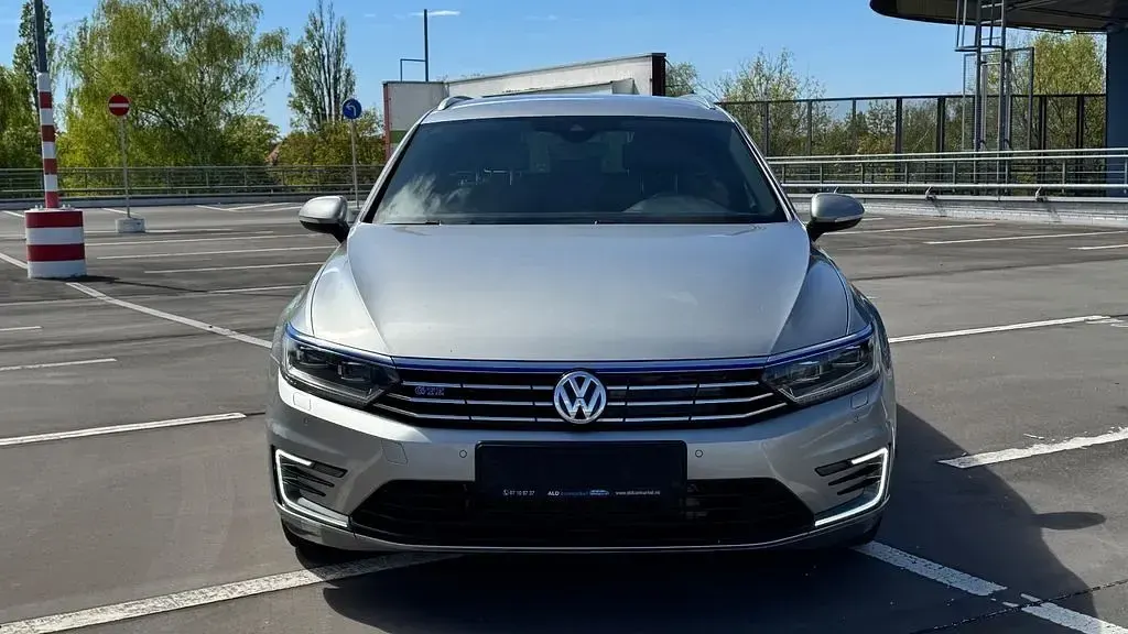Second-hand VW Passat Highline 218 CP (160 kW) 2017 Argintiu Berlinǎ